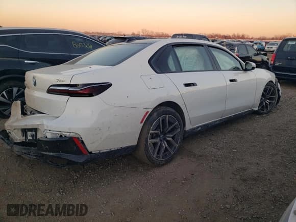 ✅ 2023 BMW 7 Series 760i xDrive • VIN: WBA33EJ04PCL84533 • Lot: 80099864. Wystawiony na Copart z przebiegiem Nie podano. Bezpłatny archiwum sprzedaży aukcyjnych z USA i szczegółowy raport historii pojazdu na DreamBid. Zdjęcie 3.