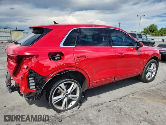 ✅ 2023 Audi Q3 S line Premium Plus • VIN: WA1EEDF37P1016890 • Lot: 80785465. Wystawiony na Copart z przebiegiem 29 234 mil. Bezpłatny archiwum sprzedaży aukcyjnych z USA i szczegółowy raport historii pojazdu na DreamBid. Zdjęcie 3.