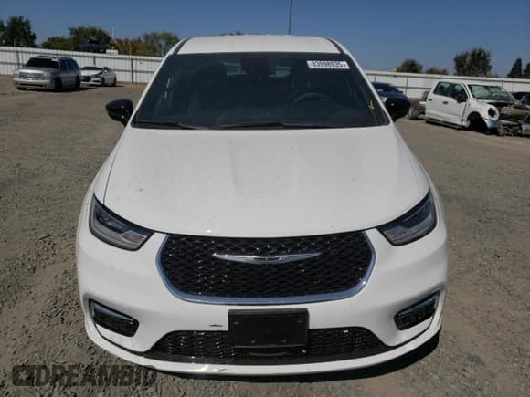 ✅ 2024 Chrysler Pacifica Touring • VIN: 2C4RC1FG5RR195802 • Lot: 83998935. Listed on Copart with 9,578 mi. Free auction sales archive from the USA and detailed vehicle history report at DreamBid. Image 5.