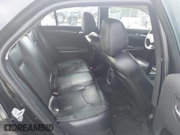 ✅ 2015 Chrysler 300 C • VIN: 2C3CCAEGXFH773339 • Lot: 42751911. Listed on IAAI with 137,277 mi. Free auction sales archive from the USA and detailed vehicle history report at DreamBid. Image 8.