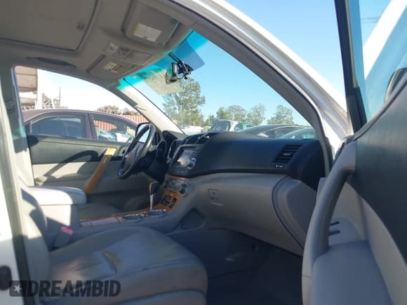✅ 2010 Toyota Highlander Limited • VIN: JTEJW3EH1A2047476 • Lot: 43799497. Listed on IAAI with 176,602 mi. Free auction sales archive from the USA and detailed vehicle history report at DreamBid. Image 5.