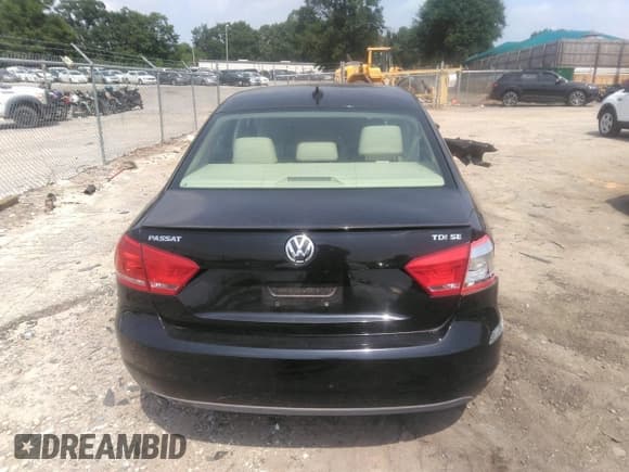 ✅ 2012 Volkswagen Passat SE • VIN: 1VWBN7A30CC073400 • Lot: 42284473. Listed on IAAI with 144,782 mi. Free auction sales archive from the USA and detailed vehicle history report at DreamBid. Image 16.