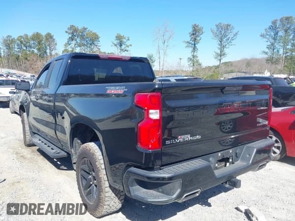 ✅ 2020 Chevrolet Silverado 1500 Custom Trail Boss • VIN: 1GCRYCEFXLZ132648 • Lot: 41683794. Listed on IAAI with 111,782 mi. Free auction sales archive from the USA and detailed vehicle history report at DreamBid. Image 3.