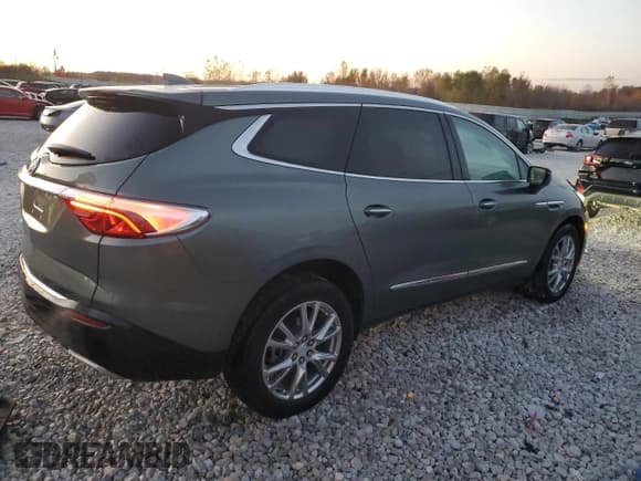 ✅ 2022 Buick Enclave Premium • VIN: 5GAEVBKW6NJ183394 • Lot: 90487405. Wystawiony na Copart z przebiegiem 49 474 mil. Bezpłatny archiwum sprzedaży aukcyjnych z USA i szczegółowy raport historii pojazdu na DreamBid. Zdjęcie 3.
