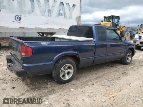✅ 2000 Chevrolet S-10 LS • VIN: 1GCCS19W5Y8113864 • Лот: 48722195. Опубликован ранее на Copart с пробегом 111 962 миль. Бесплатный доступ к архиву аукционных продаж из США и подробный отчёт об истории автомобиля на DreamBid. Изображение 3.