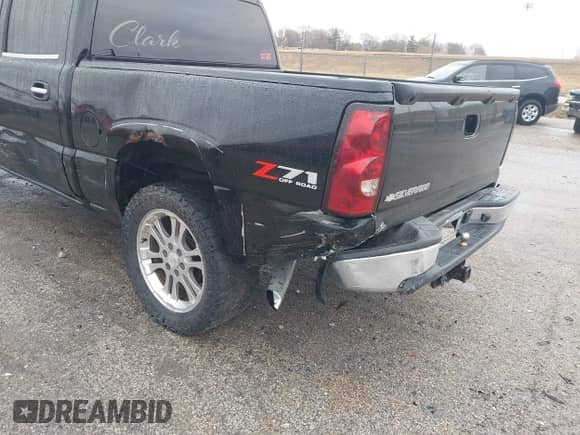 2006 Chevrolet Silverado 1500 LT1 с VIN 2GCEK13Z261356091, выставлен на аукционе IAAI как лот 41734558 с пробегом 247 209 миль миль и . История ставок и продаж доступна на DreamBid. Изображение 17.