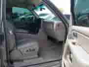 2006 Chevrolet Silverado 1500 LT2 z VIN 2GCEC19T361333158, wystawiony jako IAAI lot #42218305 z przebiegiem 220 009 mil mil oraz . Historia ofert i sprzedaży dostępna na DreamBid. Obrazek 5.