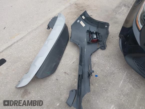 ✅ 2023 Hyundai Venue SEL • VIN: KMHRC8A33PU254659 • Lot: 41351058. Listed on IAAI with 17,547 mi. Free auction sales archive from the USA and detailed vehicle history report at DreamBid. Image 12.