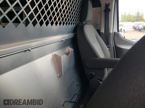 ✅ 2020 Ford Transit Cargo • VIN: 1FTYE1Y87LKA06133 • Lot: 70294424. Wystawiony na Copart z przebiegiem 81 602 mil. Bezpłatny archiwum sprzedaży aukcyjnych z USA i szczegółowy raport historii pojazdu na DreamBid. Zdjęcie 11.