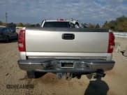 ✅ 2005 Chevrolet Silverado 2500HD LS • VIN: 1GCHK23215F832375 • Lot: 90425345. Wystawiony na Copart z przebiegiem Nie podano. Bezpłatny archiwum sprzedaży aukcyjnych z USA i szczegółowy raport historii pojazdu na DreamBid. Zdjęcie 6.