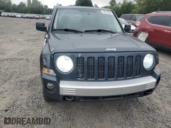 ✅ 2008 Jeep Patriot Limited • VIN: 1J8FF48W88D716442 • Lot: 69418285. Wystawiony na Copart z przebiegiem 86 532 mil. Bezpłatny archiwum sprzedaży aukcyjnych z USA i szczegółowy raport historii pojazdu na DreamBid. Zdjęcie 5.