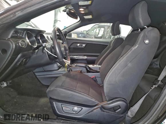 ✅ 2015 Ford Mustang V6 • VIN: 1FA6P8AM7F5432107 • Lot: 95278475. Wystawiony na Copart z przebiegiem 141 819 mil. Bezpłatny archiwum sprzedaży aukcyjnych z USA i szczegółowy raport historii pojazdu na DreamBid. Zdjęcie 7.