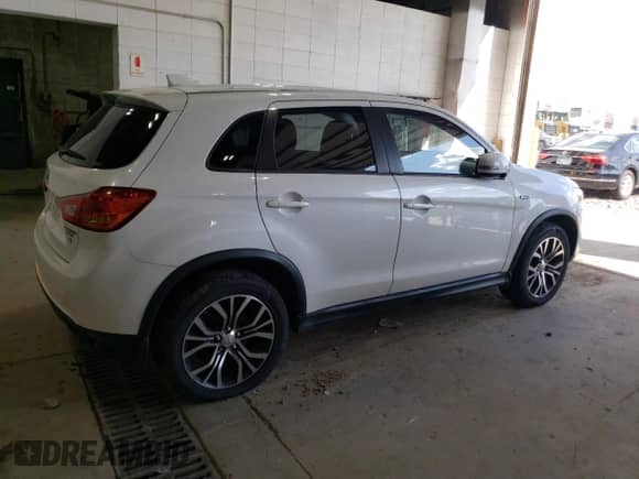 2017 Mitsubishi Outlander SE with VIN JA4AR3AW6HZ026912, listed as a Copart auction lot 70325695 with 120,751 mi miles and Salvage title. Bid and sale history available at DreamBid. Image 3.