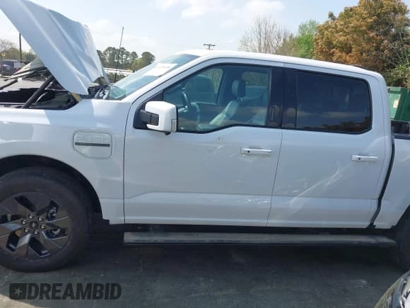✅ 2023 Ford F-150 Lightning Pro • VIN: 1FTVW1EV1PWG17610 • Lot: 41929636. Listed on IAAI with 44,428 mi. Free auction sales archive from the USA and detailed vehicle history report at DreamBid. Image 15.