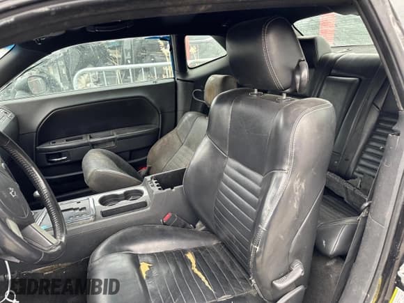 ✅ 2010 Dodge Challenger R/T • VIN: 2B3CJ5DT6AH289394 • Lot: 42720705. Wystawiony na Copart z przebiegiem 162 770 mil. Bezpłatny archiwum sprzedaży aukcyjnych z USA i szczegółowy raport historii pojazdu na DreamBid. Zdjęcie 5.