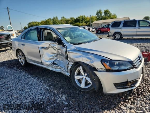 ✅ 2014 Volkswagen Passat S • VIN: 1VWAS7A35EC024457 • Лот: 71877215. Опубликован ранее на Copart с пробегом 83 423 миль. Бесплатный доступ к архиву аукционных продаж из США и подробный отчёт об истории автомобиля на DreamBid. Изображение 4.