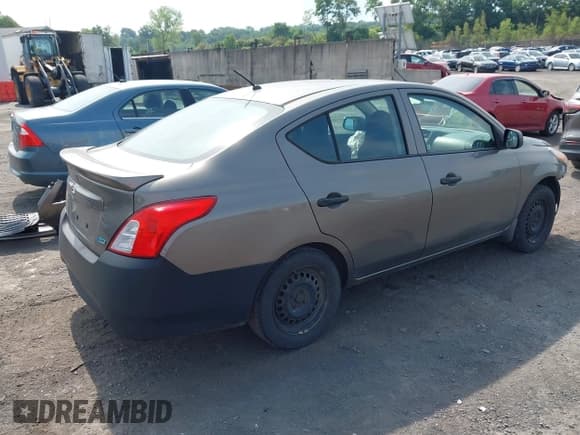 ✅ 2015 Nissan Versa SV • VIN: 3N1CN7AP4FL852353 • Lot: 42715250. Listed on IAAI with 141,766 mi. Free auction sales archive from the USA and detailed vehicle history report at DreamBid. Image 4.