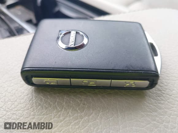 ✅ 2016 Volvo XC90 T6 Momentum • VIN: YV4A22PK1G1044690 • Lot: 42771863. Wystawiony na IAAI z przebiegiem 122 287 mil. Bezpłatny archiwum sprzedaży aukcyjnych z USA i szczegółowy raport historii pojazdu na DreamBid. Zdjęcie 11.