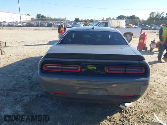 ✅ 2019 Dodge Challenger R/T Scat Pack • VIN: 2C3CDZFJ5KH595047 • Lot: 43402791. Wystawiony na IAAI z przebiegiem 37 215 mil. Bezpłatny archiwum sprzedaży aukcyjnych z USA i szczegółowy raport historii pojazdu na DreamBid. Zdjęcie 17.