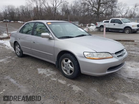 ✅ 1998 Honda Accord EX • VIN: 1HGCG5556WA207104 • Lot: 41444523. Listed on IAAI with 284,755 mi. Free auction sales archive from the USA and detailed vehicle history report at DreamBid. Image 1.