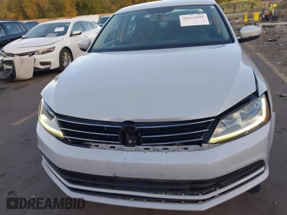 ✅ 2018 Volkswagen Jetta SE • VIN: 3VWDB7AJ7JM260239 • Lot: 43623592. Wystawiony na IAAI z przebiegiem 45 222 mil. Bezpłatny archiwum sprzedaży aukcyjnych z USA i szczegółowy raport historii pojazdu na DreamBid. Zdjęcie 6.