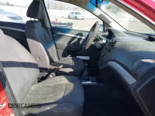 ✅ 2010 Chevrolet Aveo 1LT • VIN: KL1TD5DE7AB101084 • Lot: 41629478. Wystawiony na IAAI z przebiegiem 171 720 mil. Bezpłatny archiwum sprzedaży aukcyjnych z USA i szczegółowy raport historii pojazdu na DreamBid. Zdjęcie 5.