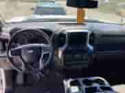 2020 Chevrolet Silverado 2500HD LT z VIN 1GC1YNE70LF199200, wystawiony jako IAAI lot #43066525 z przebiegiem 116 891 mil mil oraz . Historia ofert i sprzedaży dostępna na DreamBid. Obrazek 1.