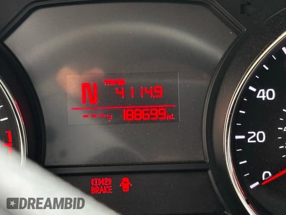 ✅ 2017 Kia Sedona L • VIN: KNDMA5C13H6273460 • Lot: 91932635. Wystawiony na Copart z przebiegiem 188 699 mil. Bezpłatny archiwum sprzedaży aukcyjnych z USA i szczegółowy raport historii pojazdu na DreamBid. Zdjęcie 8.