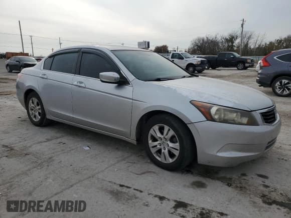 ✅ 2008 Honda Accord LX-P • VIN: 1HGCP26418A067745 • Лот: 92604925. Опубликован ранее на Copart с пробегом 173 912 миль. Бесплатный доступ к архиву аукционных продаж из США и подробный отчёт об истории автомобиля на DreamBid. Изображение 4.