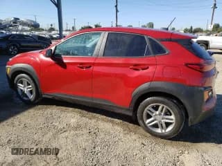 ✅ 2021 Hyundai Kona SE • VIN: KM8K12AA8MU703641 • Лот: 75525333. Опубликован ранее на Copart с пробегом 57 590 миль. Бесплатный доступ к архиву аукционных продаж из США и подробный отчёт об истории автомобиля на DreamBid. Изображение 2.