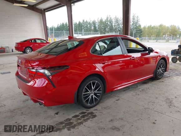 2022 Toyota Camry SE z VIN 4T1T11AK2NU014820, wystawiony jako IAAI lot #43348665 z przebiegiem 91 916 mil mil oraz . Historia ofert i sprzedaży dostępna na DreamBid. Obrazek 4.