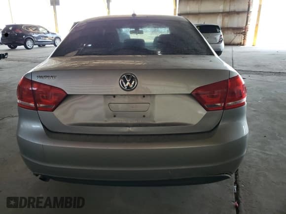 ✅ 2013 Volkswagen Passat S • VIN: 1VWAP7A30DC002527 • Lot: 61375465. Wystawiony na Copart z przebiegiem 216 139 mil. Bezpłatny archiwum sprzedaży aukcyjnych z USA i szczegółowy raport historii pojazdu na DreamBid. Zdjęcie 6.