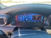 ✅ 2022 Ford Explorer ST • VIN: 1FM5K8GC6NGB13587 • Lot: 82597125. Wystawiony na Copart z przebiegiem 30 447 mil. Bezpłatny archiwum sprzedaży aukcyjnych z USA i szczegółowy raport historii pojazdu na DreamBid. Zdjęcie 9.