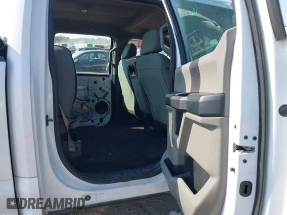 ✅ 2017 Ford F-150 XL • VIN: 1FTEW1E86HKD53951 • Lot: 43367700. Listed on IAAI with 195,164 mi. Free auction sales archive from the USA and detailed vehicle history report at DreamBid. Image 8.