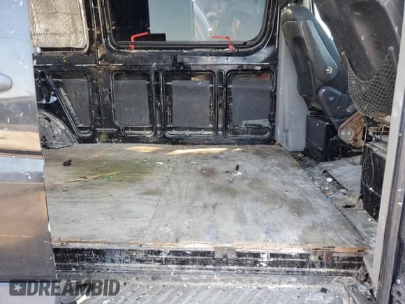 ✅ 2014 Mercedes-Benz Sprinter Passenger • VIN: WDZPE7CC9E5825043 • Lot: 42571505. Wystawiony na Copart z przebiegiem 178 182 mil. Bezpłatny archiwum sprzedaży aukcyjnych z USA i szczegółowy raport historii pojazdu na DreamBid. Zdjęcie 11.