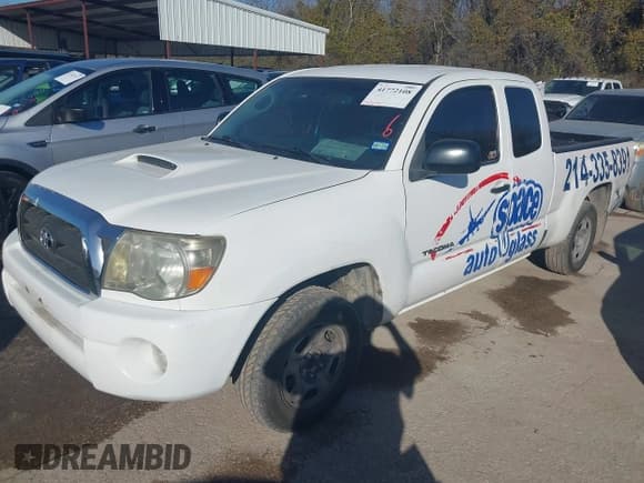 ✅ 2011 Toyota Tacoma • VIN: 5TFTX4CN5BX001369 • Lot: 41772108. Listed on IAAI with 207,070 mi. Free auction sales archive from the USA and detailed vehicle history report at DreamBid. Image 2.