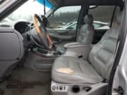 ✅ 1999 Lincoln Navigator • VIN: 5LMPU28A8XLJ41265 • Лот: 44762915. Опубликован ранее на Copart с пробегом 292 137 миль. Бесплатный доступ к архиву аукционных продаж из США и подробный отчёт об истории автомобиля на DreamBid. Изображение 7.