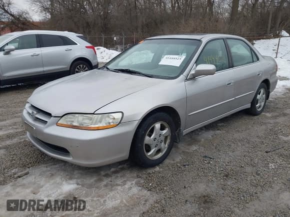 ✅ 1998 Honda Accord EX • VIN: 1HGCG5556WA207104 • Lot: 41444523. Listed on IAAI with 284,755 mi. Free auction sales archive from the USA and detailed vehicle history report at DreamBid. Image 2.