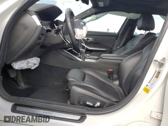 2022 BMW 3 Series 330i z VIN 3MW5R1J02N8C22890, wystawiony jako Copart lot #81526215 z przebiegiem 37 878 mil mil oraz Szkoda całkowita • Salvage title. Historia ofert i sprzedaży dostępna na DreamBid. Obrazek 7.