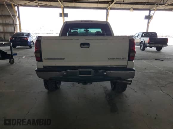 ✅ 2004 Chevrolet Silverado 1500 LS • VIN: 2GCEC13T041427861 • Лот: 62784795. Опубликован ранее на Copart с пробегом 242 072 миль. Бесплатный доступ к архиву аукционных продаж из США и подробный отчёт об истории автомобиля на DreamBid. Изображение 6.