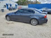 ✅ 2006 BMW 3 Series 330i • VIN: WBAVB33556KS34122 • Лот: 92280845. Опубликован ранее на Copart с пробегом 169 753 миль. Бесплатный доступ к архиву аукционных продаж из США и подробный отчёт об истории автомобиля на DreamBid. Изображение 2.