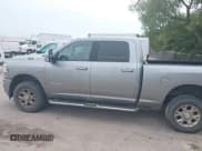 ✅ 2024 Ram 2500 Laramie • VIN: 3C6UR5FL6RG282201 • Lot: 43111213. Wystawiony na IAAI z przebiegiem 25 509 mil. Bezpłatny archiwum sprzedaży aukcyjnych z USA i szczegółowy raport historii pojazdu na DreamBid. Zdjęcie 14.