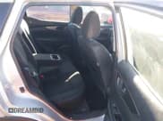 ✅ 2021 Nissan Rogue S • VIN: JN1BJ1AVXMW301922 • Lot: 43490224. Wystawiony na IAAI z przebiegiem 135 487 mil. Bezpłatny archiwum sprzedaży aukcyjnych z USA i szczegółowy raport historii pojazdu na DreamBid. Zdjęcie 8.