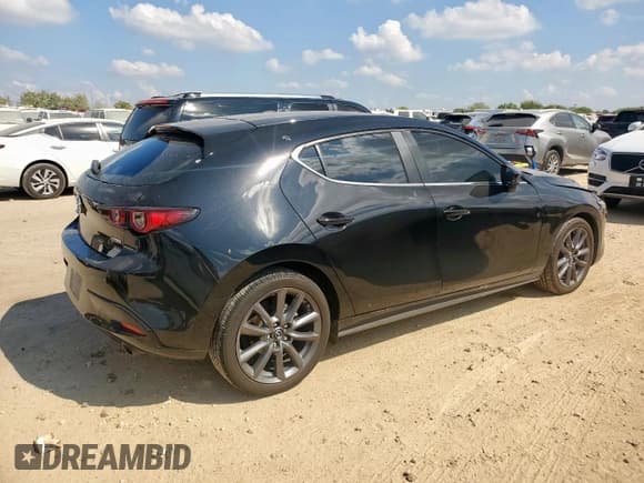 ✅ 2024 Mazda 3 S Preferred • VIN: JM1BPALM2R1651677 • Lot: 84940785. Wystawiony na Copart z przebiegiem 28 378 mil. Bezpłatny archiwum sprzedaży aukcyjnych z USA i szczegółowy raport historii pojazdu na DreamBid. Zdjęcie 3.