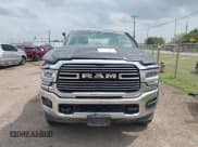 ✅ 2022 Ram 2500 Laramie • VIN: 3C6UR5FL9NG324631 • Lot: 42420423. Wystawiony na IAAI z przebiegiem 56 695 mil. Bezpłatny archiwum sprzedaży aukcyjnych z USA i szczegółowy raport historii pojazdu na DreamBid. Zdjęcie 6.