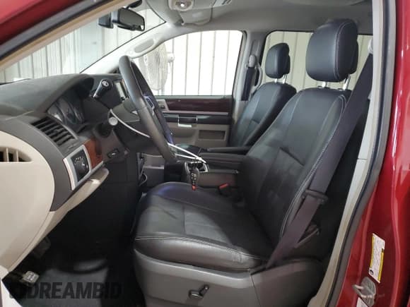 ✅ 2010 Chrysler Town & Country Touring Plus • VIN: 2A4RR8DX4AR449122 • Lot: 81642995. Wystawiony na Copart z przebiegiem 119 456 mil. Bezpłatny archiwum sprzedaży aukcyjnych z USA i szczegółowy raport historii pojazdu na DreamBid. Zdjęcie 7.