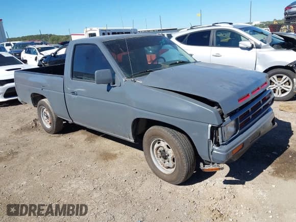 ✅ 1988 Nissan Hardbody • VIN: 1N6ND11S1JC374453 • Lot: 43497239. Wystawiony na IAAI z przebiegiem 156 676 mil. Bezpłatny archiwum sprzedaży aukcyjnych z USA i szczegółowy raport historii pojazdu na DreamBid. Zdjęcie 1.