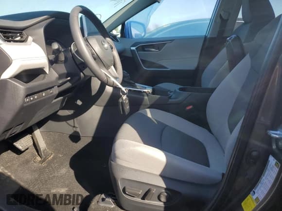 ✅ 2025 Toyota RAV4 XLE • VIN: 2T3P1RFV1SW542113 • Lot: 81814945. Listed on Copart with 3,082 mi. Free auction sales archive from the USA and detailed vehicle history report at DreamBid. Image 7.