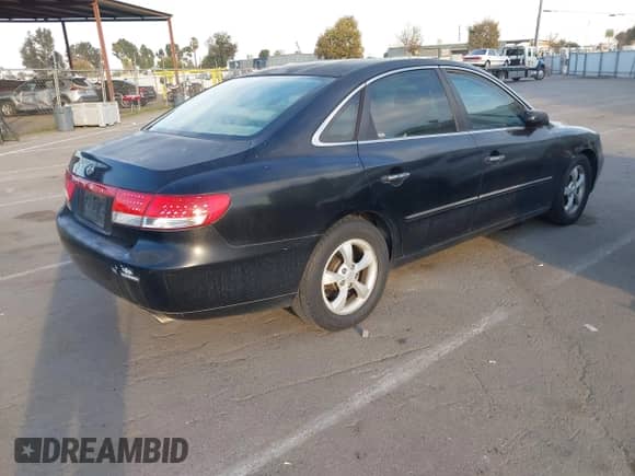 2006 Hyundai Azera SE with VIN KMHFC46F56A114031, listed as a IAAI auction lot 43610131 with 119,506 mi miles and . Bid and sale history available at DreamBid. Image 4.
