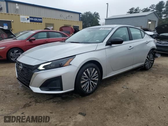 ✅ 2025 Nissan Altima SV • VIN: 1N4BL4DV7SN377689 • Лот: 93876345. Опубликован ранее на Copart с пробегом 18 086 миль. Бесплатный доступ к архиву аукционных продаж из США и подробный отчёт об истории автомобиля на DreamBid. Изображение 1.